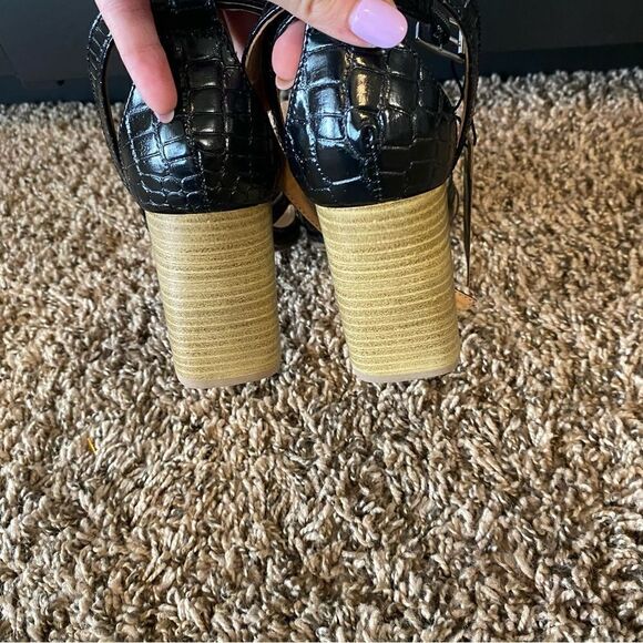 CREVO Kaitlin Block Heel Sandal - Picture 8 of 11